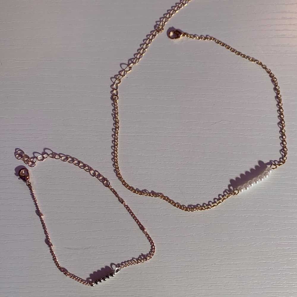 A  necklace and bracelet set